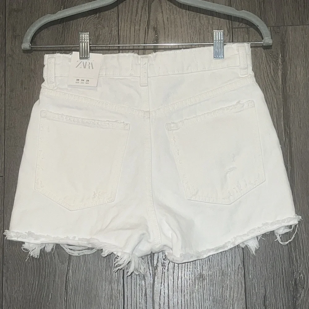 NWT Zara Hi-Rise White Distressed Denim Shorts Size 4 - Picture 7 of 14